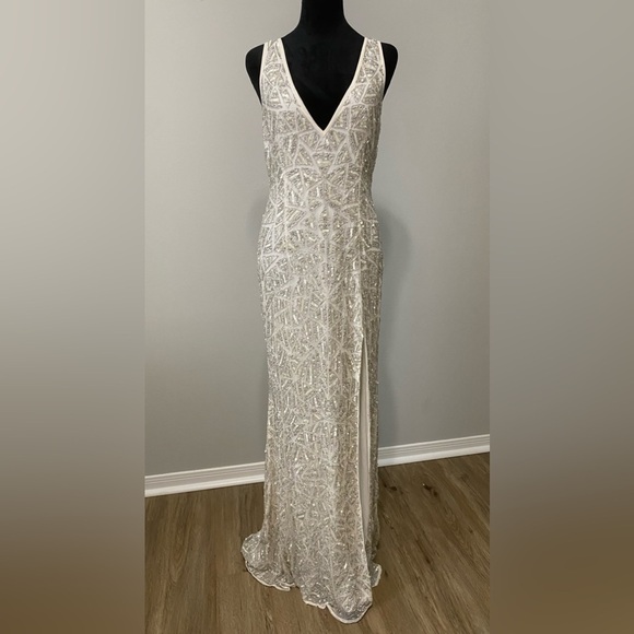 MAC DUGGAL Sleeveless sequin embellished Sheath Gown with High Slit PROM - Picture 3 of 11